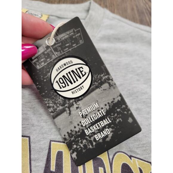 19 Nine Hardwood History Georgia Tech NWT Gray Tshirt Men's Large - Picture 2 of 3